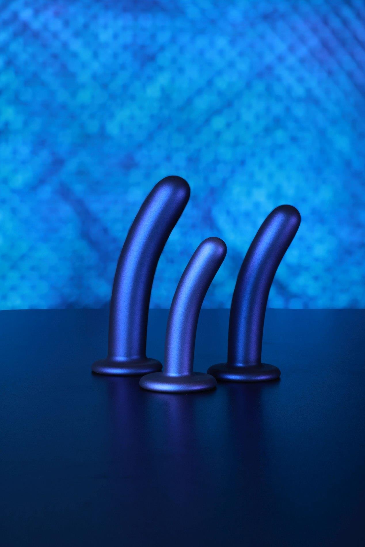 smooth silicone g-spot dildo - 7'' / 17 cm
