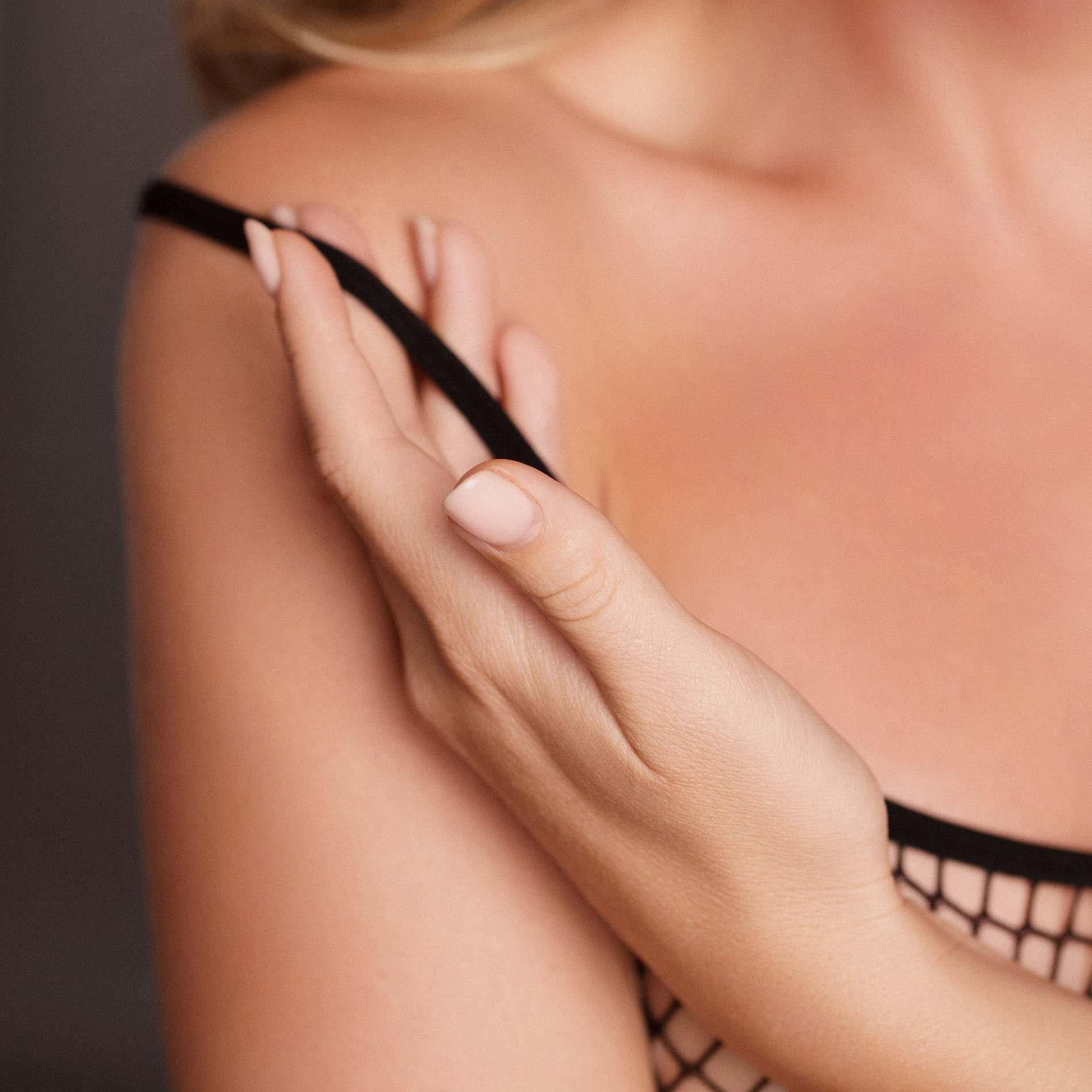 short dress with fishnet structure and spaghetti straps