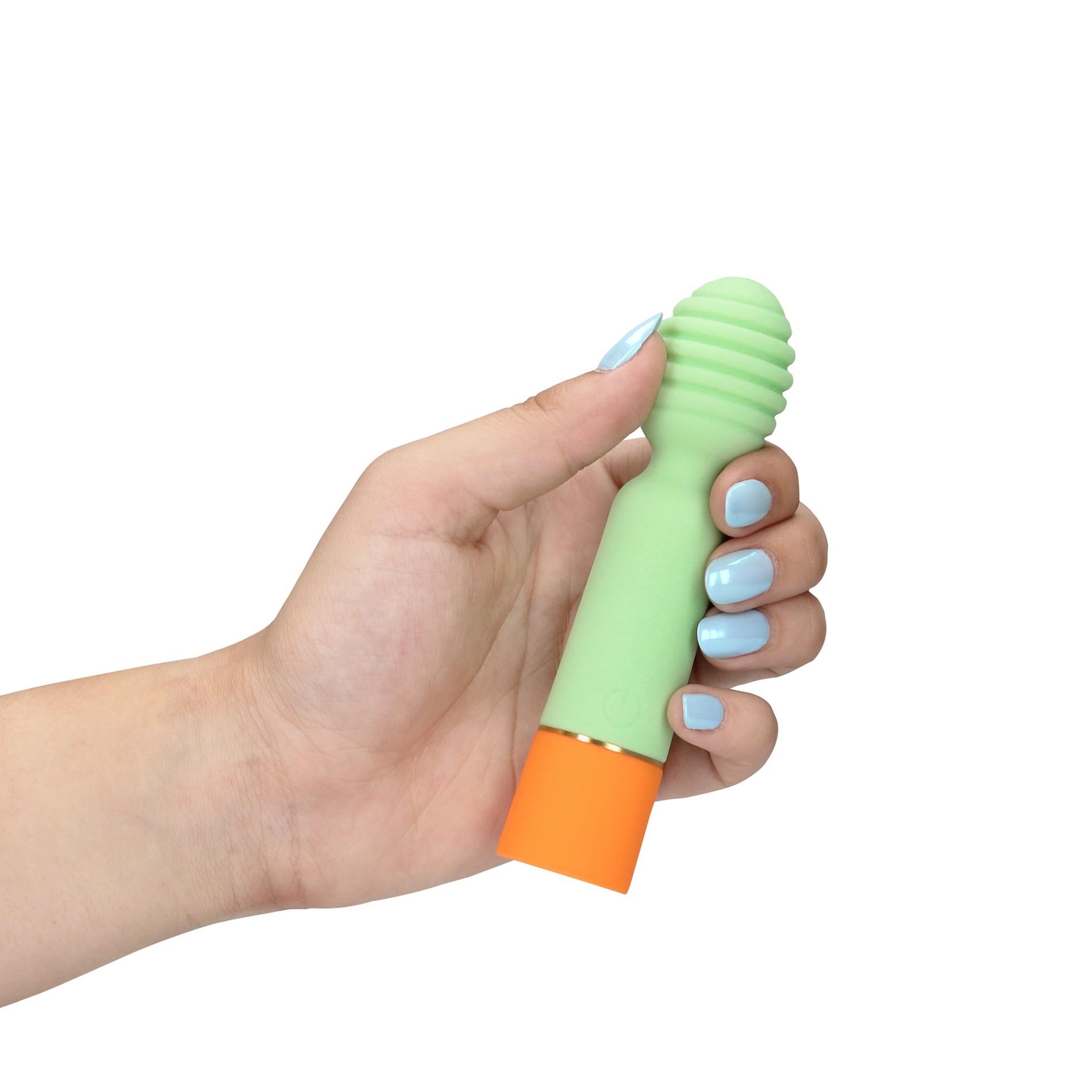 ribbed mini vibrator with usb charger