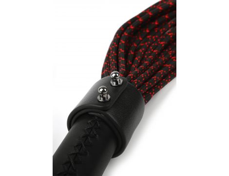 Skórzany flogger z supłami Hidden Desire 55 cm czarno czerwony - 5