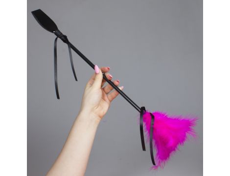 Bicz piórkowy z szpicrutą Secret Play fuksjowy 48 cm - 3